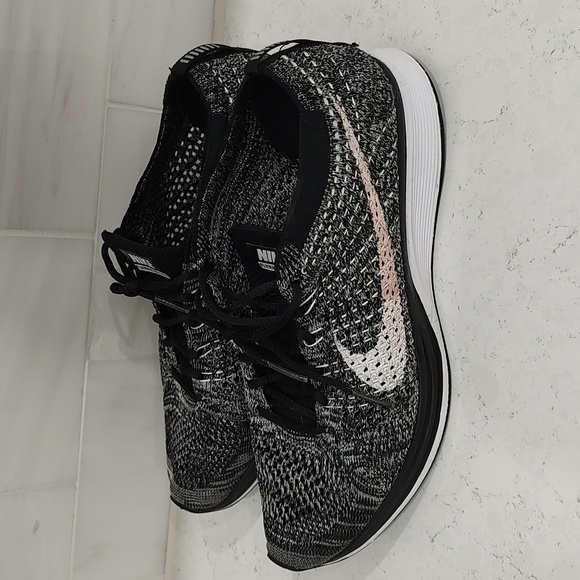 NIKE FLYKNIT RACER OREO MEN'S SIZE 8 - Picture 3 of 6